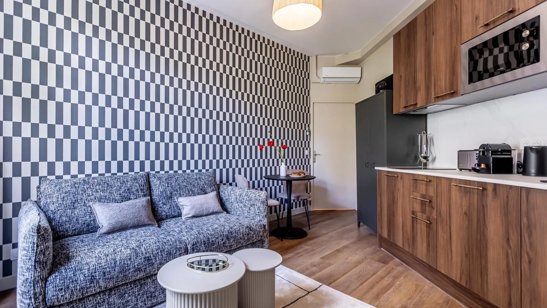 Sweett - Villiers Apartment *